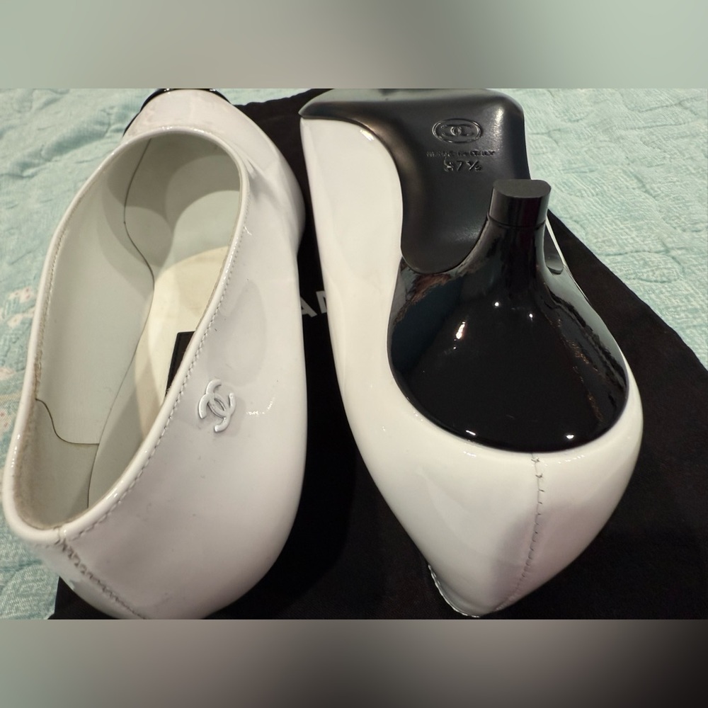 New CHANEL Black and White Patent Calfskin Heels 37.5 - Picture 7 of 16